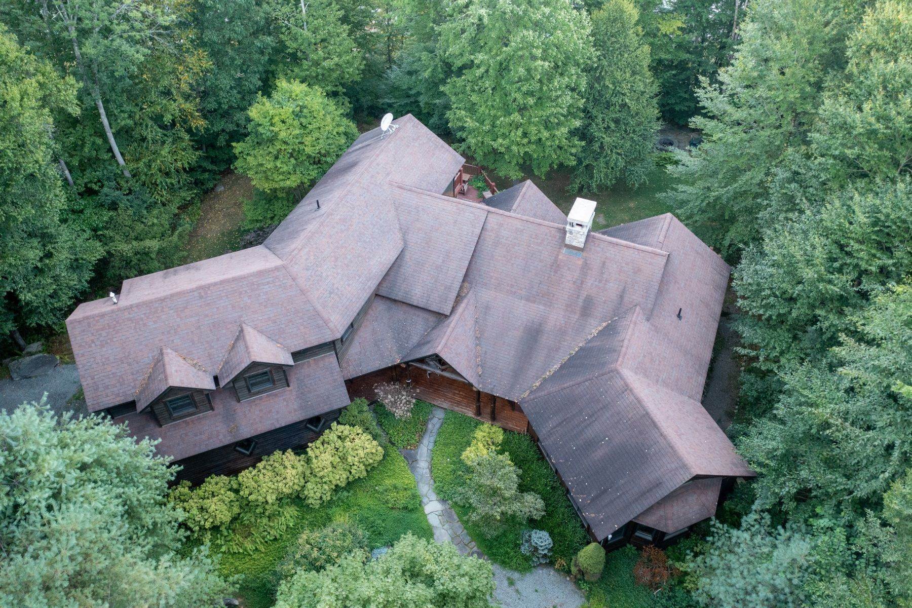 45. Single Family Homes для того Продажа на Moosehill Lodge at The Chapin Estate 213 Sunset Point Bethel, Нью-Йорк 12720 Соединенные Штаты