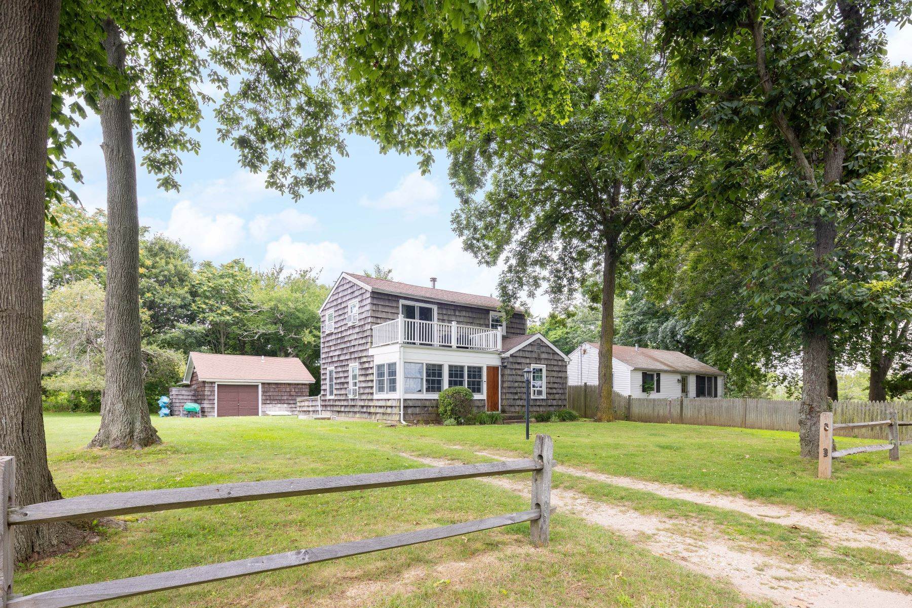 Single Family Homes for Sale at 160 Bayview Avenue, Greenport, NY, 11944 160 Bayview Avenue Greenport, New York 11944 United States