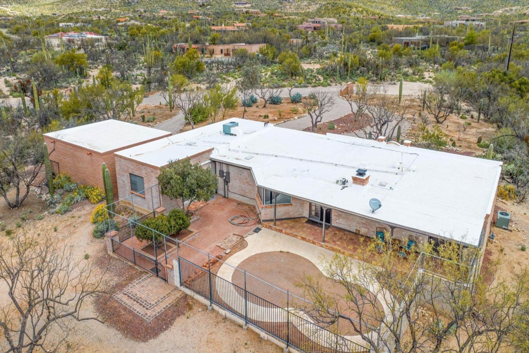 11. Other Residential Homes for Sale at 10450 Plumeria, Tucson, AZ 85749 10450 E Plumeria Road Tucson, Arizona 85749 United States