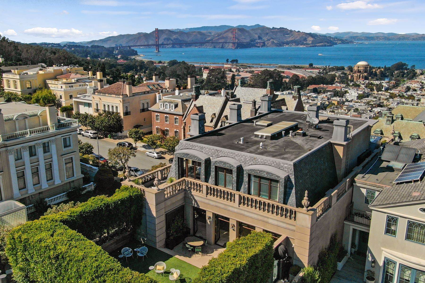 49. Single Family Homes por un Venta en Bay View Mansion On Legendary Gold Coast 2799 Broadway San Francisco, California 94115 Estados Unidos