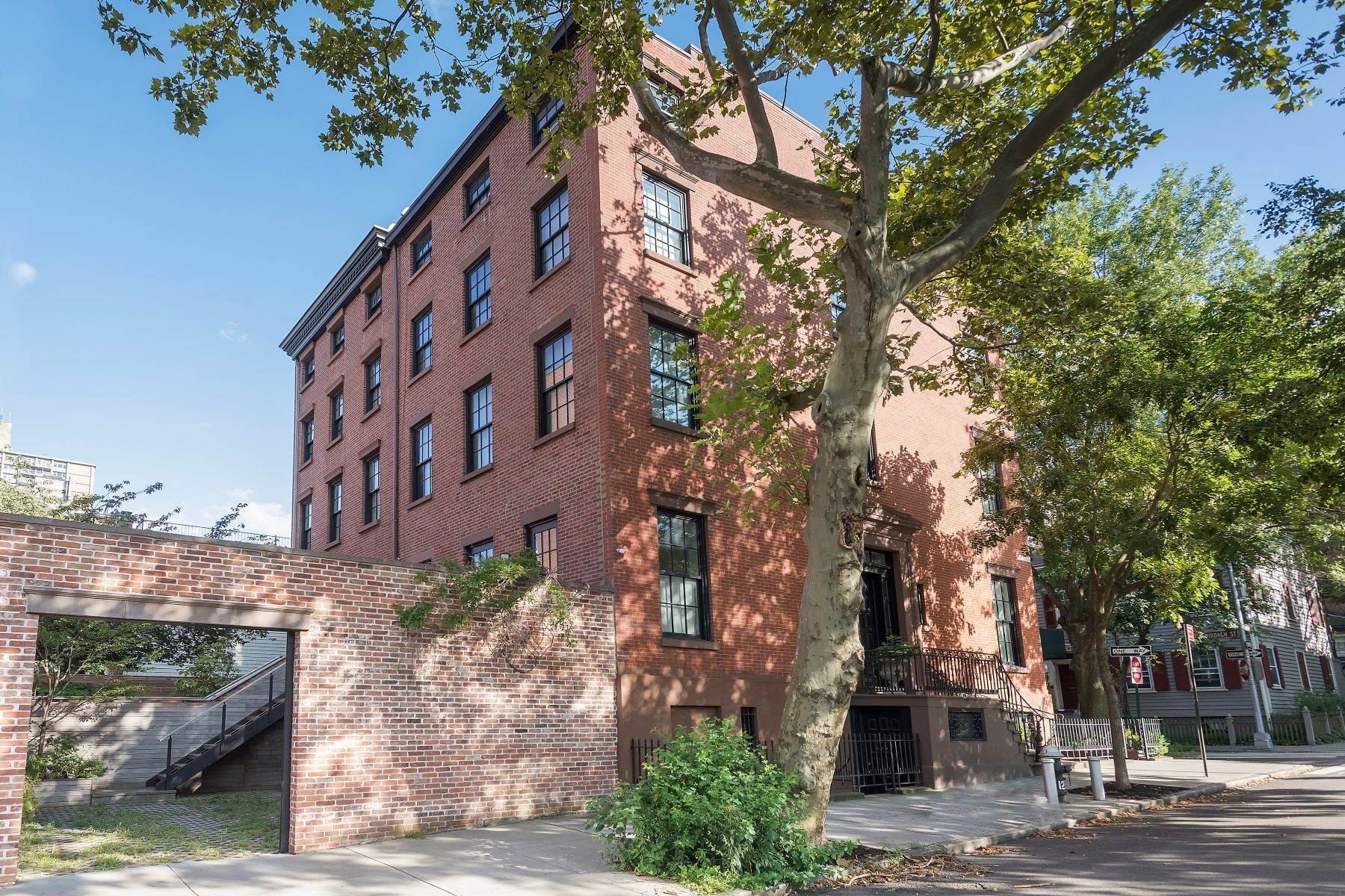 联栋屋 为 销售 在 Brooklyn Heights Masterpiece w/ Parking 15 Willow Street 布鲁克林, 纽约 11201 美国